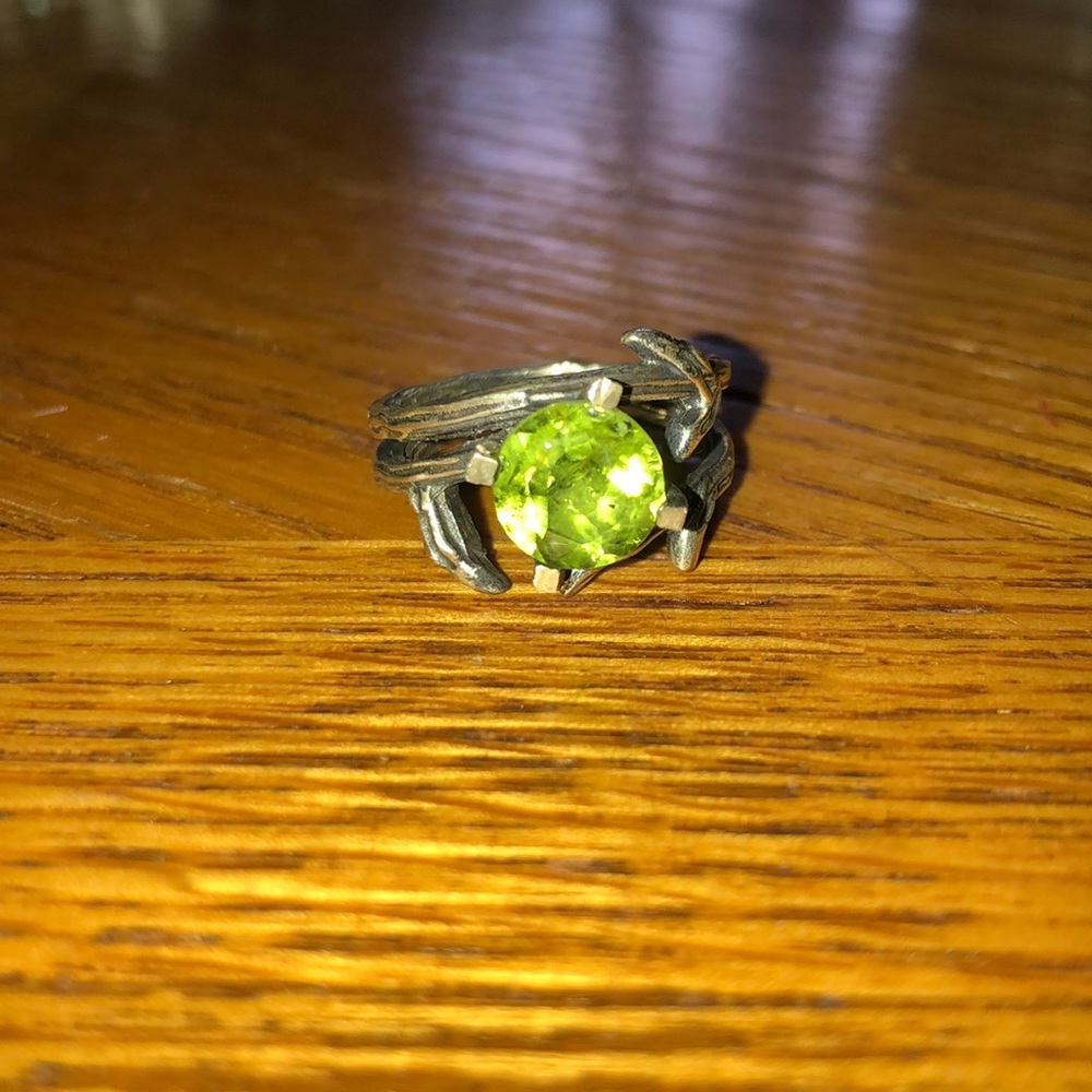 NWOT Artisan sterling silver peridot twig ring - Picture 2 of 6